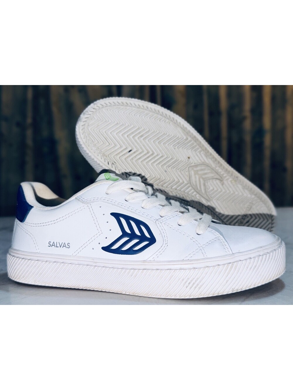 Cariuma Salvas White Leather Bright Navy Sneakers Women’s 5.5 Men’s 4 EU36